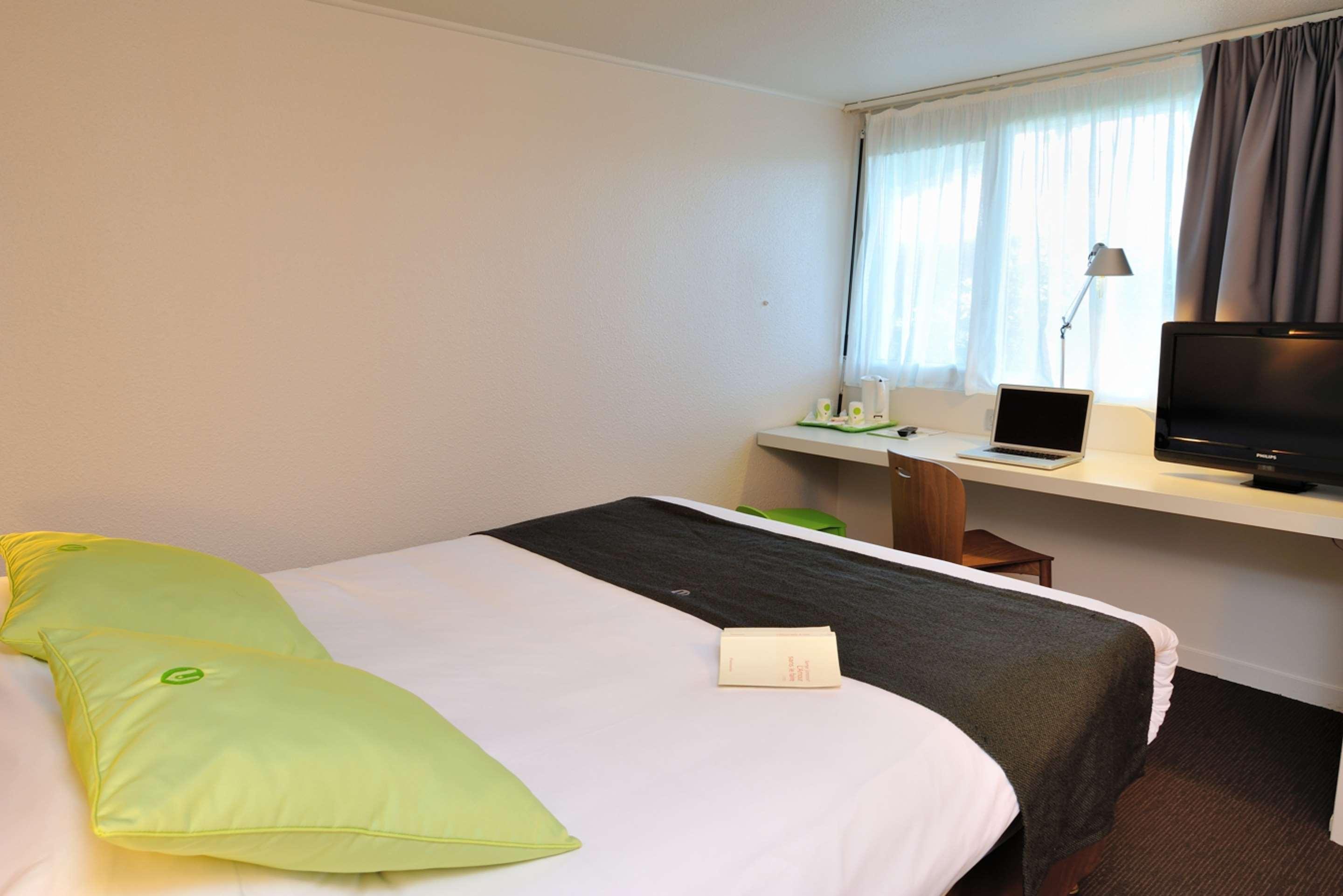 Campanile Hotel Бове Экстерьер фото