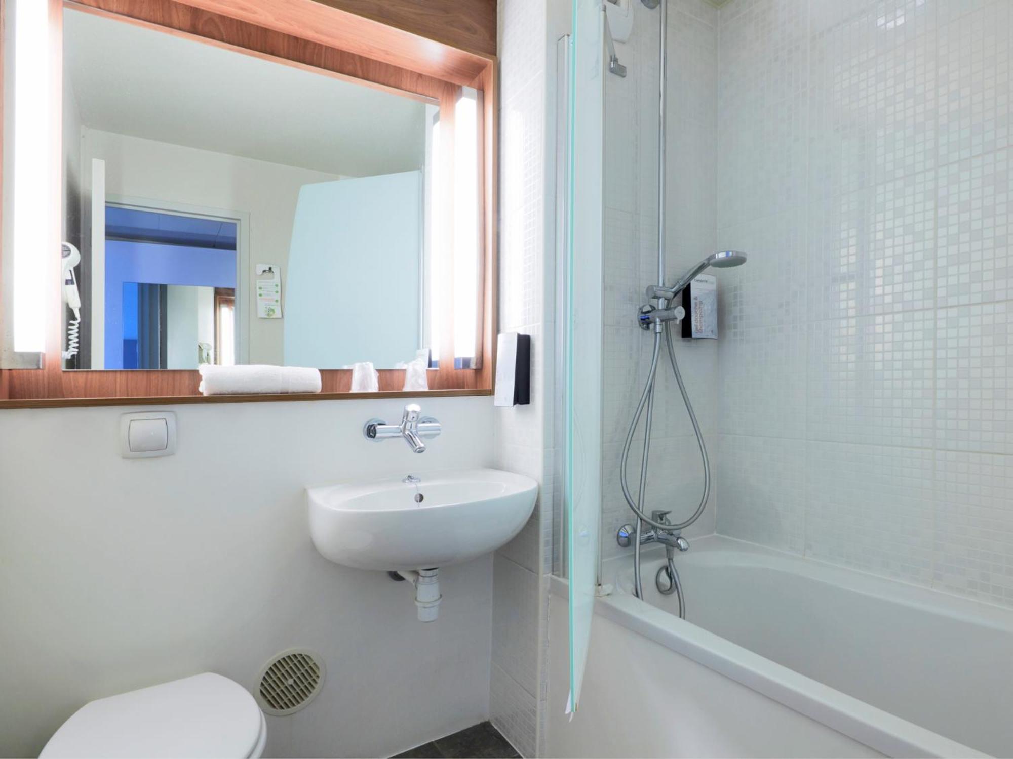 Campanile Hotel Бове Экстерьер фото
